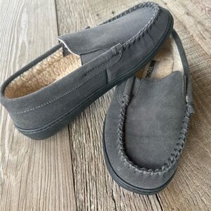 Minnetonka Sheepskin Hardsole Slipper sz 8M